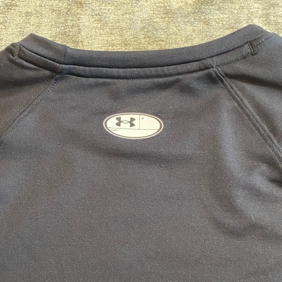 Under Armour Cold Gear Black Performance Top size Medium {345} - Picture 10 of 13